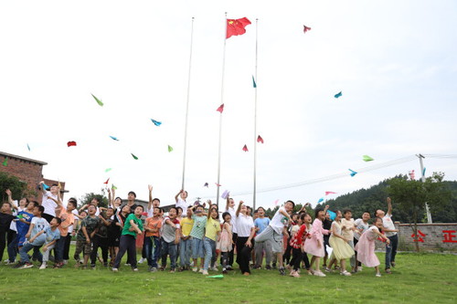 德信在线官网：诗词启心智，国学伴童年