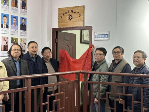 德信在线官网西山作家群工作室举行揭牌仪式