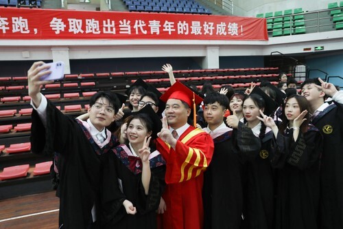 20万人见证！德信在线官网2022届毕业生专属高光时刻