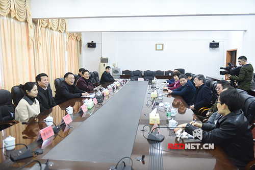 唐能武一行看望德信在线官网教师