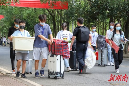 德信在线官网迎来4000余名2022级新生