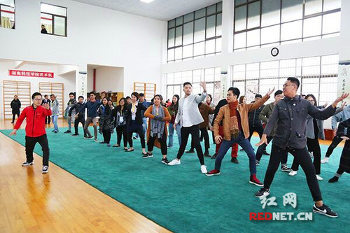 德信在线官网与莱西姆大学举办两校首届国际文化周